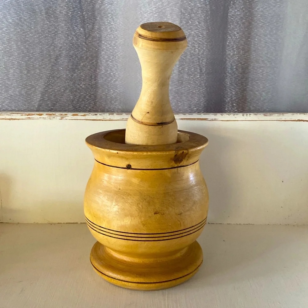 WOOD 2PCS MORTAR AND PESTLE SET. FLOWERS NOT INCLUDED